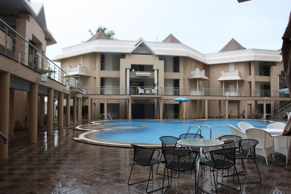 Royal Orchid Central Kireeti Hampi, Hospet Exterior foto
