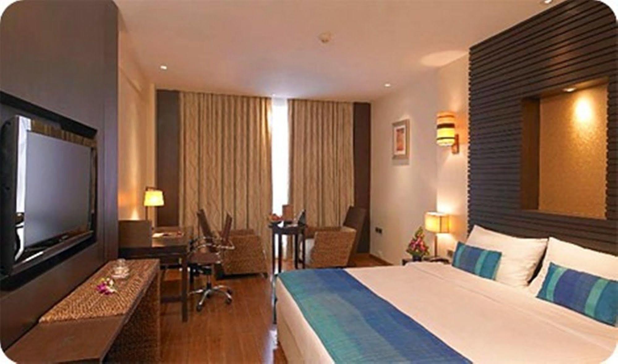 Royal Orchid Central Kireeti Hampi, Hospet Exterior foto